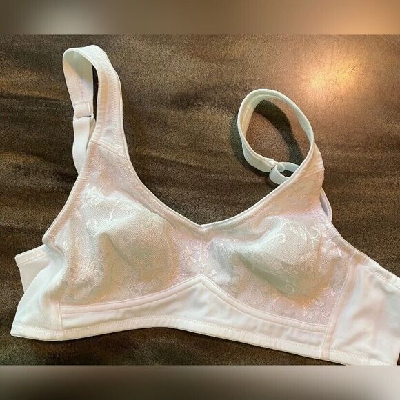 NWOT Classique Bra Women’s 34A Mastectomy White Pockets Add Straps - Picture 1 of 4